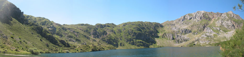 panoramafoto van het bergmeer